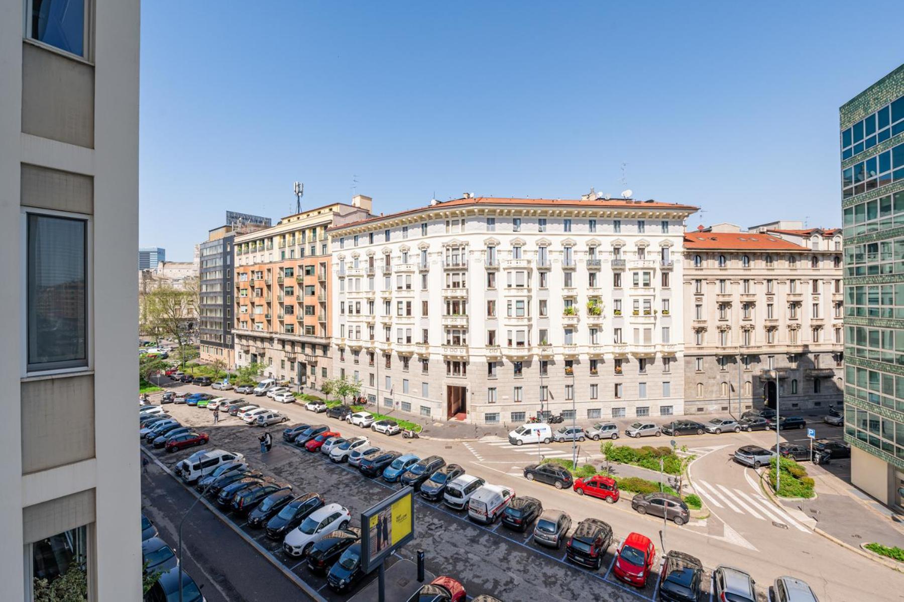 Binario Verticale Milano Esterno foto