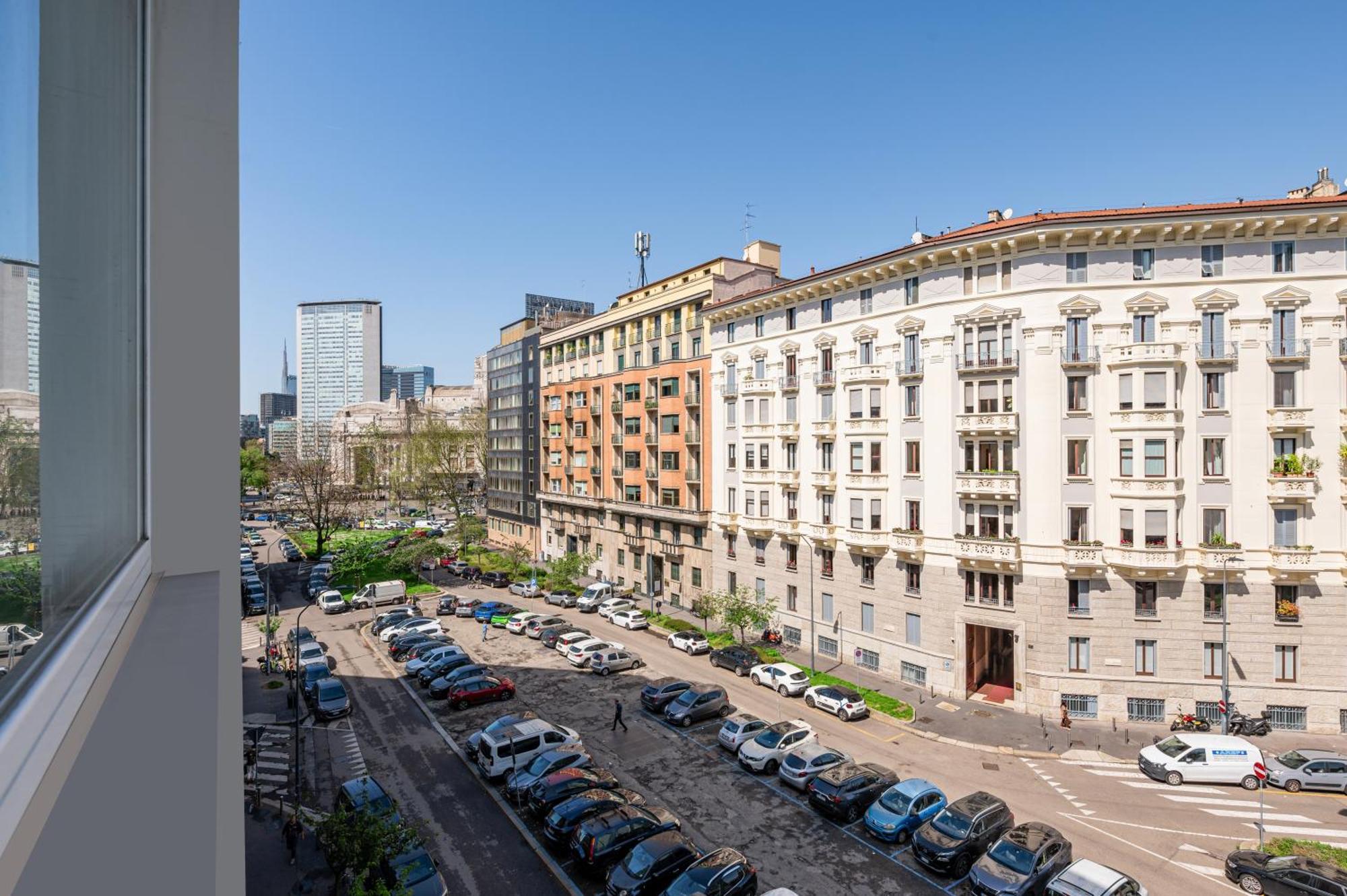 Binario Verticale Milano Esterno foto